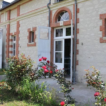 EMPLACEMENT BUCOLIQUE DE CAMPING dans le parc du château - Attention tente et matériels non fournis et sans possibilité de faire courir une rallonge pour se raccorder à l'électricité Brain-sur-Allonnes Exterior foto
